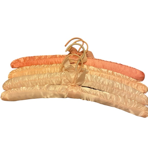 Sunset strip set of 4 vintage satin padded hangers - Picture 3 of 5